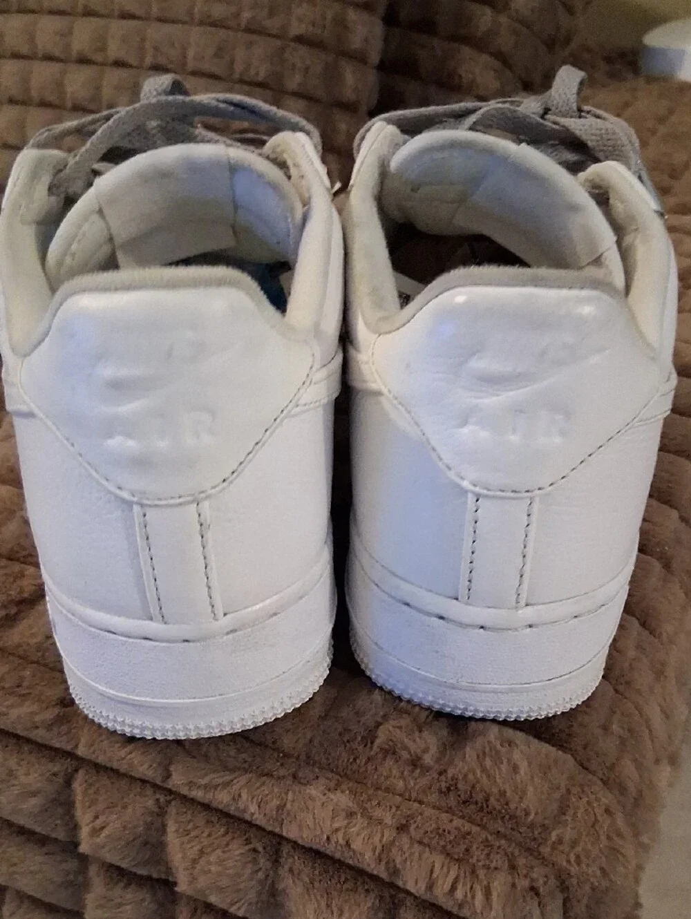 Nike White Low-Top Men's Athletic Sneakers with Gray Laces